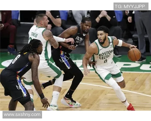 篮网与绿军圣诞大战精彩回顾球迷热情高涨赛场氛围火爆