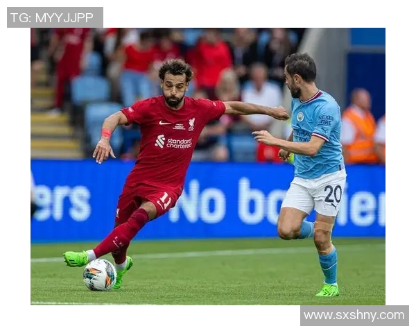 禁区之王的传奇之路如何改变足球战术与比赛格局